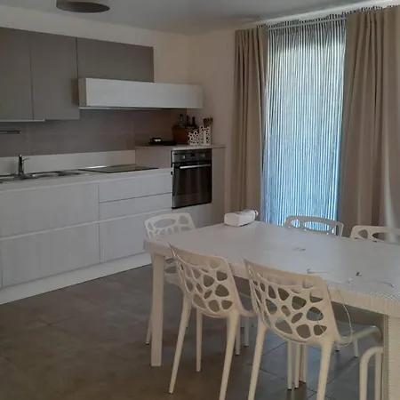 Appartement In Stile Marittimo, Centrale E Con Vista Mare